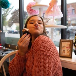 Meet your Posher, Neve